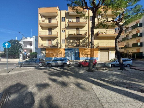 locale commerciale in affitto a Modugno