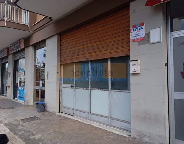 locale commerciale in affitto a Modugno
