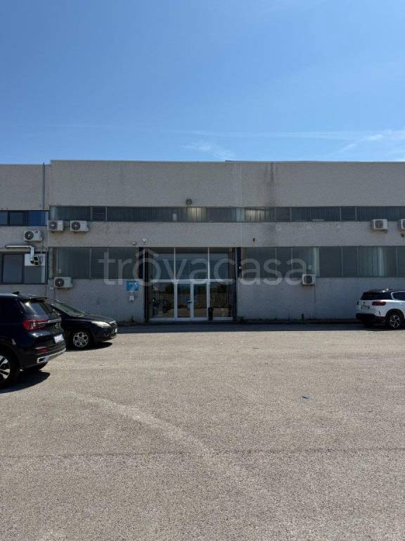 locale commerciale in affitto a Modugno