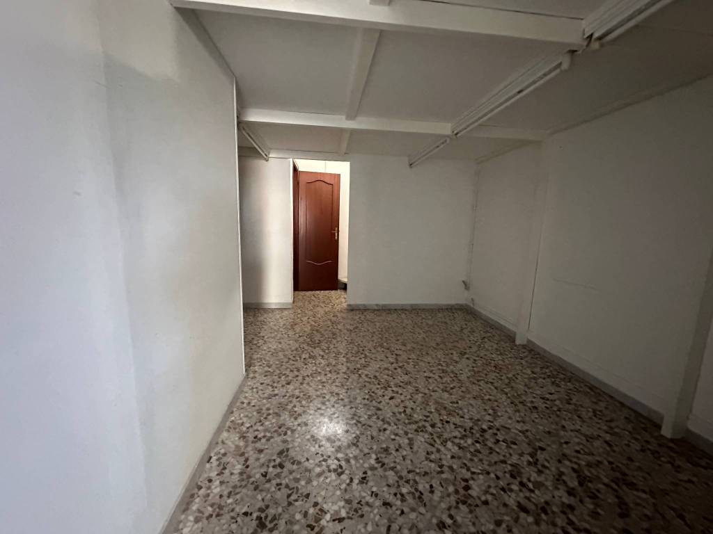 negozio in affitto a Modugno