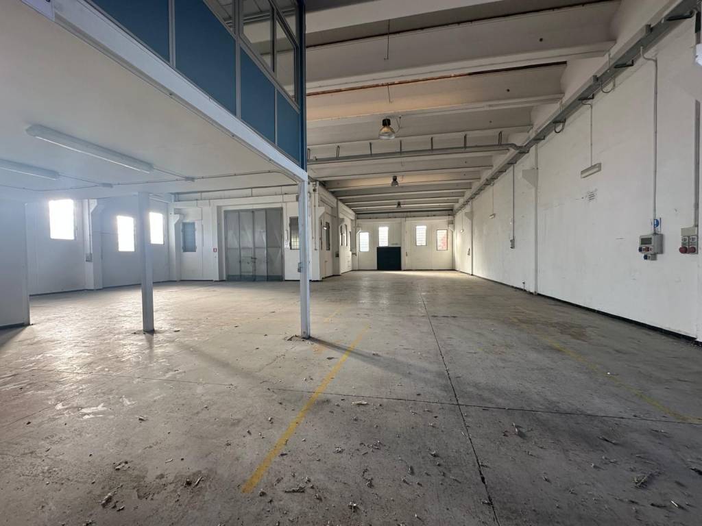 locale commerciale in affitto a Modugno