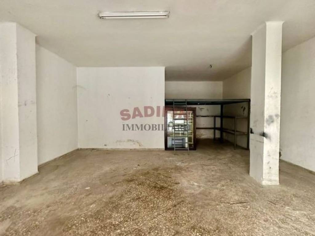 locale commerciale in affitto a Modugno