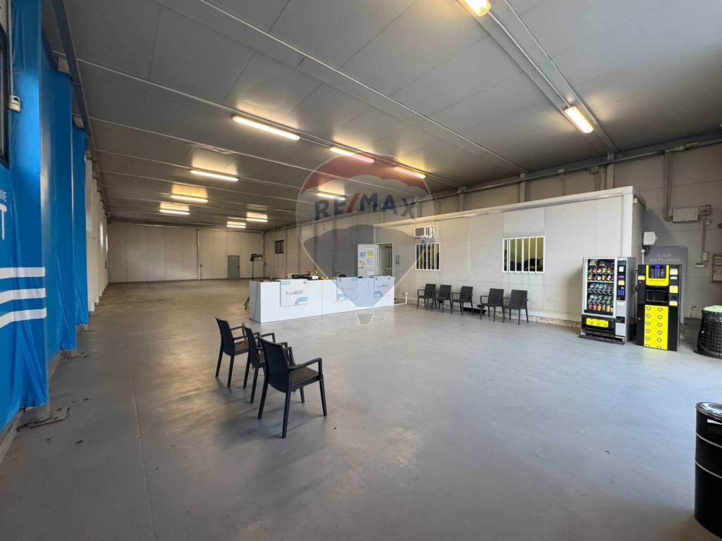 locale commerciale in affitto a Modugno
