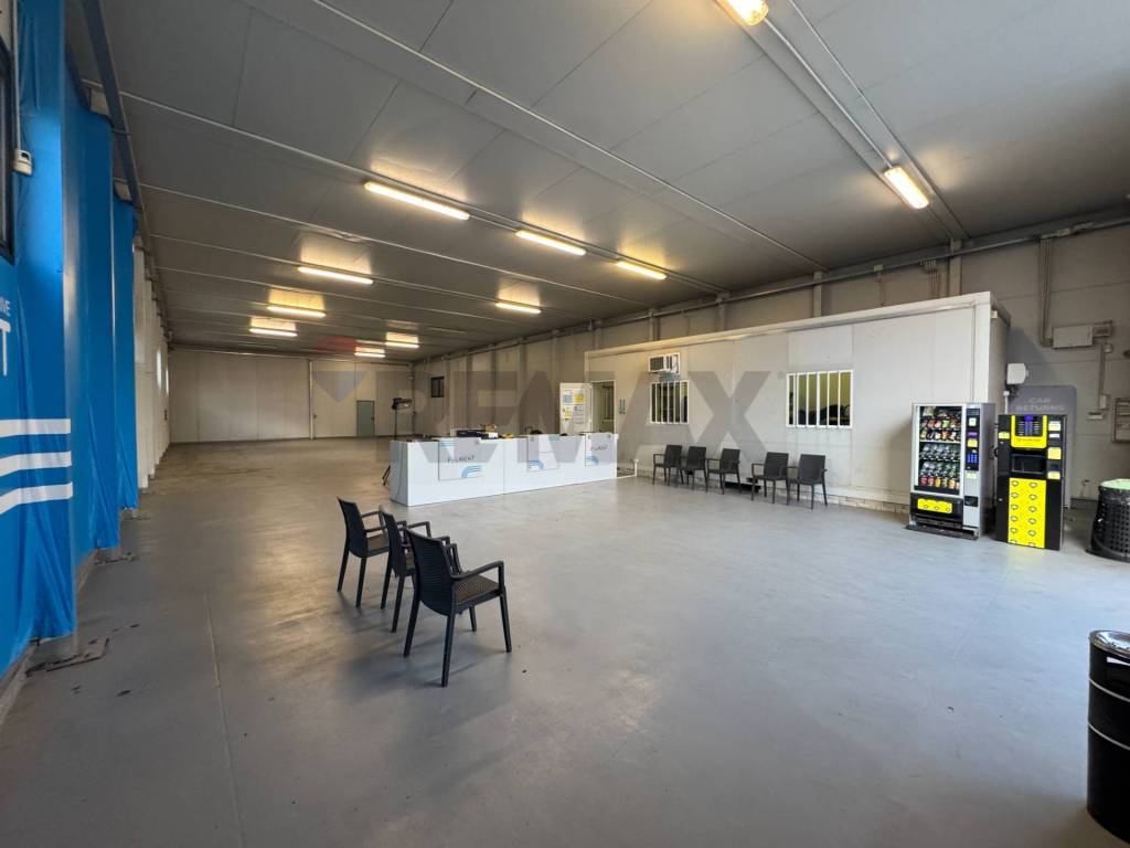 locale commerciale in affitto a Modugno
