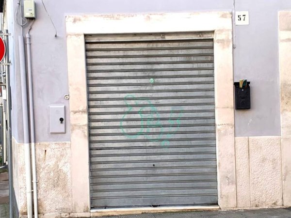 negozio in affitto a Modugno