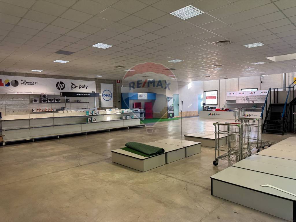 capannone in affitto a Modugno