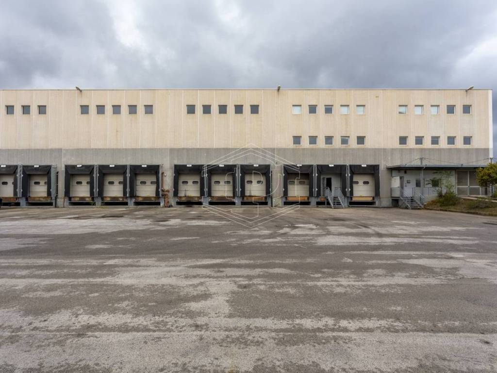 capannone in affitto a Modugno