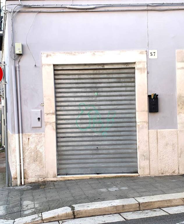 negozio in affitto a Modugno