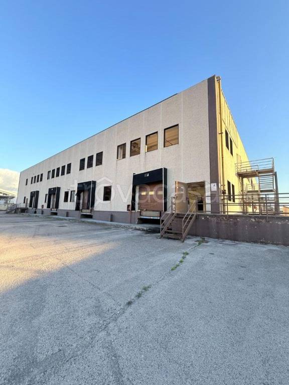 locale commerciale in affitto a Modugno