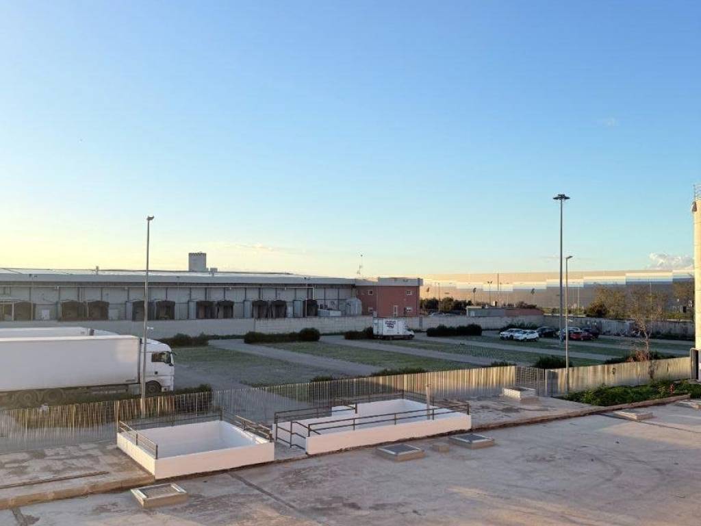 locale commerciale in affitto a Modugno