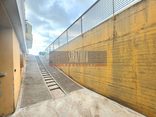 locale commerciale in affitto a Modugno