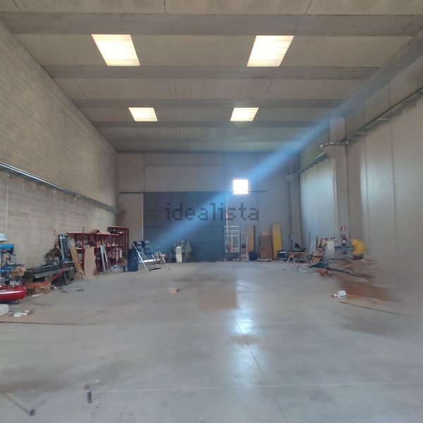 capannone in affitto a Modugno