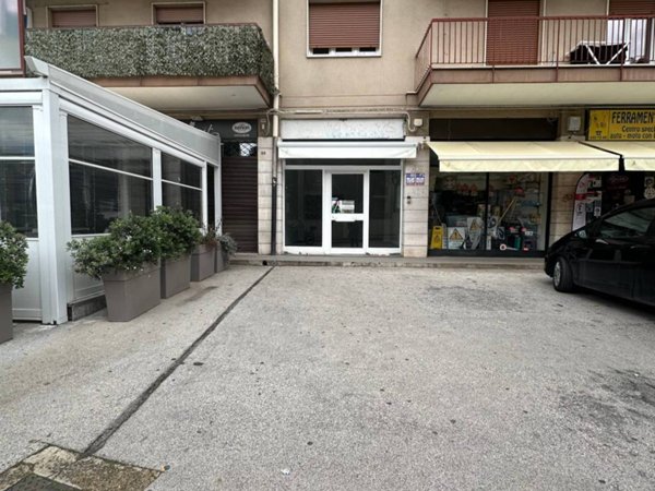 negozio in affitto a Modugno