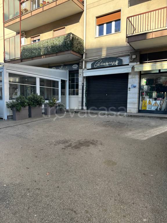 negozio in affitto a Modugno
