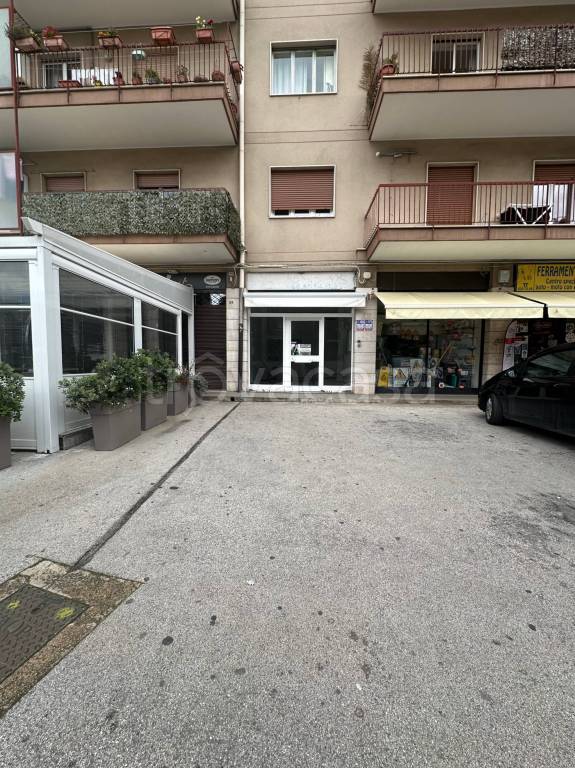 negozio in affitto a Modugno