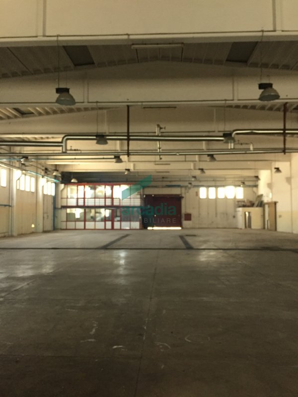 capannone in affitto a Modugno