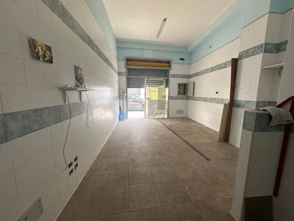 negozio in affitto a Modugno