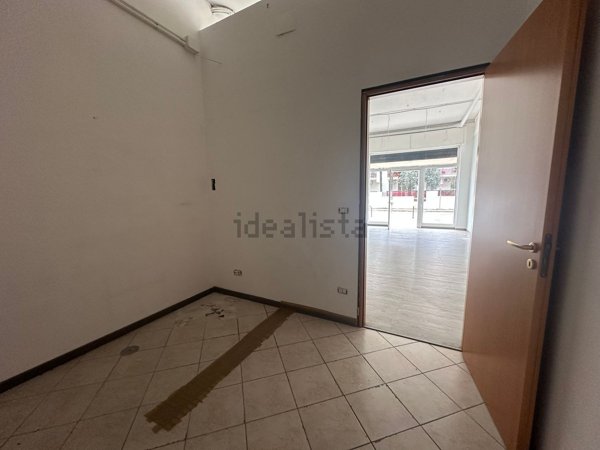 locale commerciale in affitto a Modugno