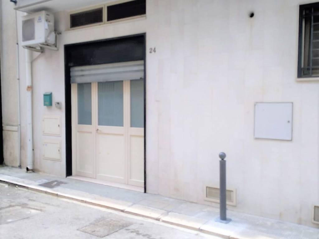 negozio in affitto a Modugno