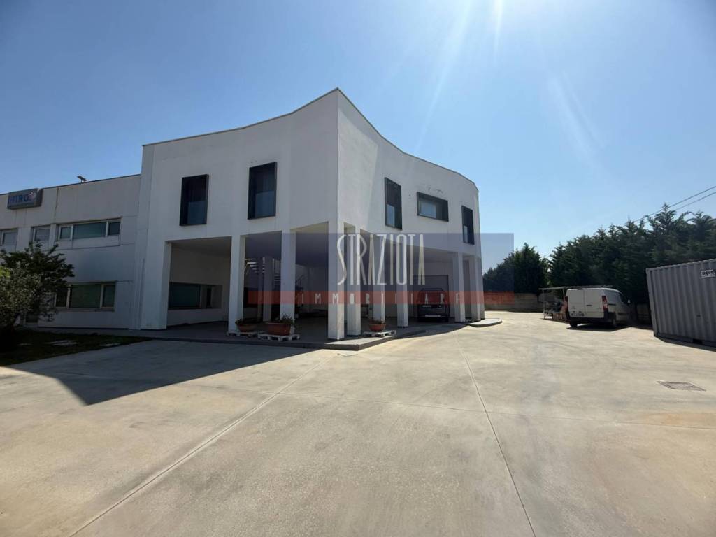 capannone in affitto a Modugno