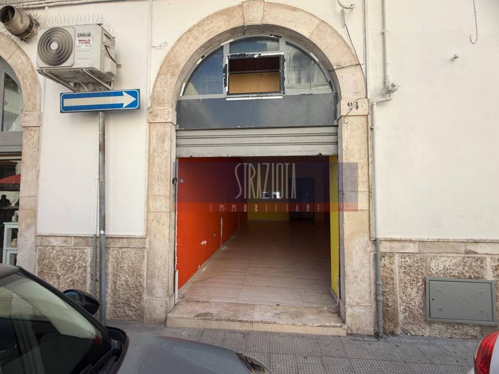 negozio in affitto a Modugno