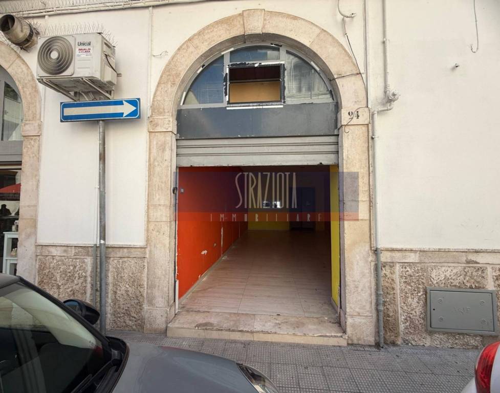 negozio in affitto a Modugno