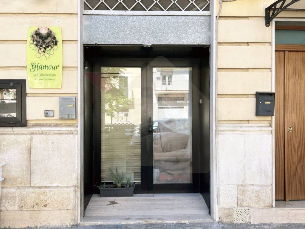 negozio in affitto a Modugno