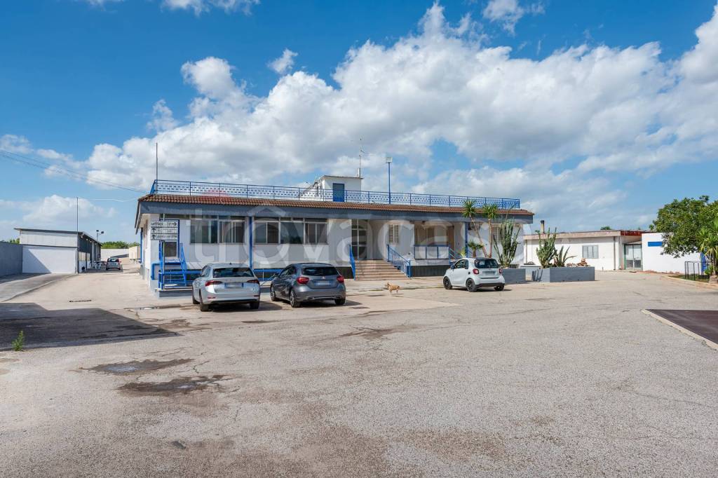 locale commerciale in affitto a Modugno