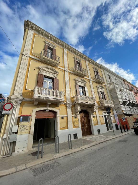 negozio in affitto a Mola di Bari
