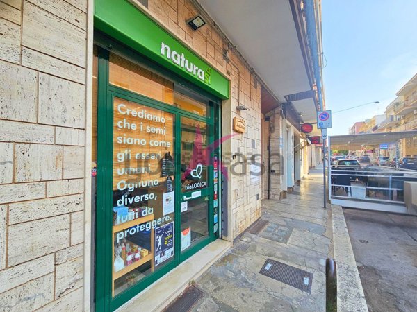 locale commerciale in affitto a Mola di Bari