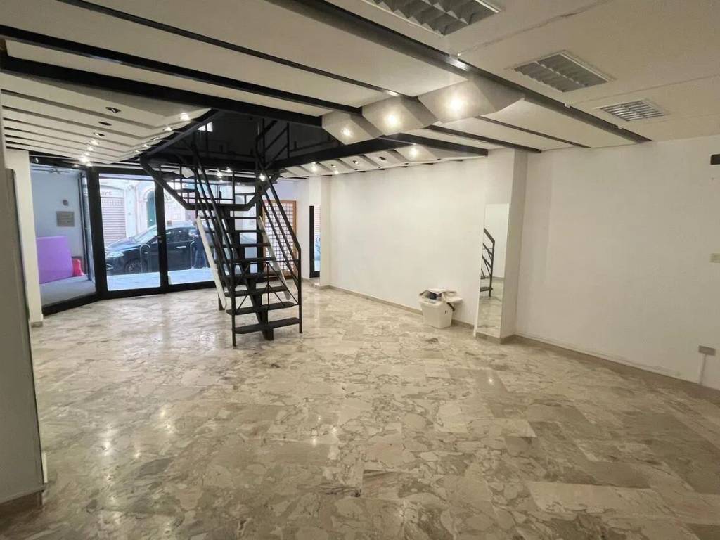 negozio in affitto a Mola di Bari