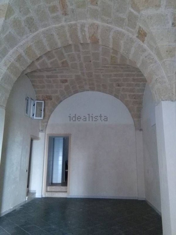 locale commerciale in affitto a Mola di Bari
