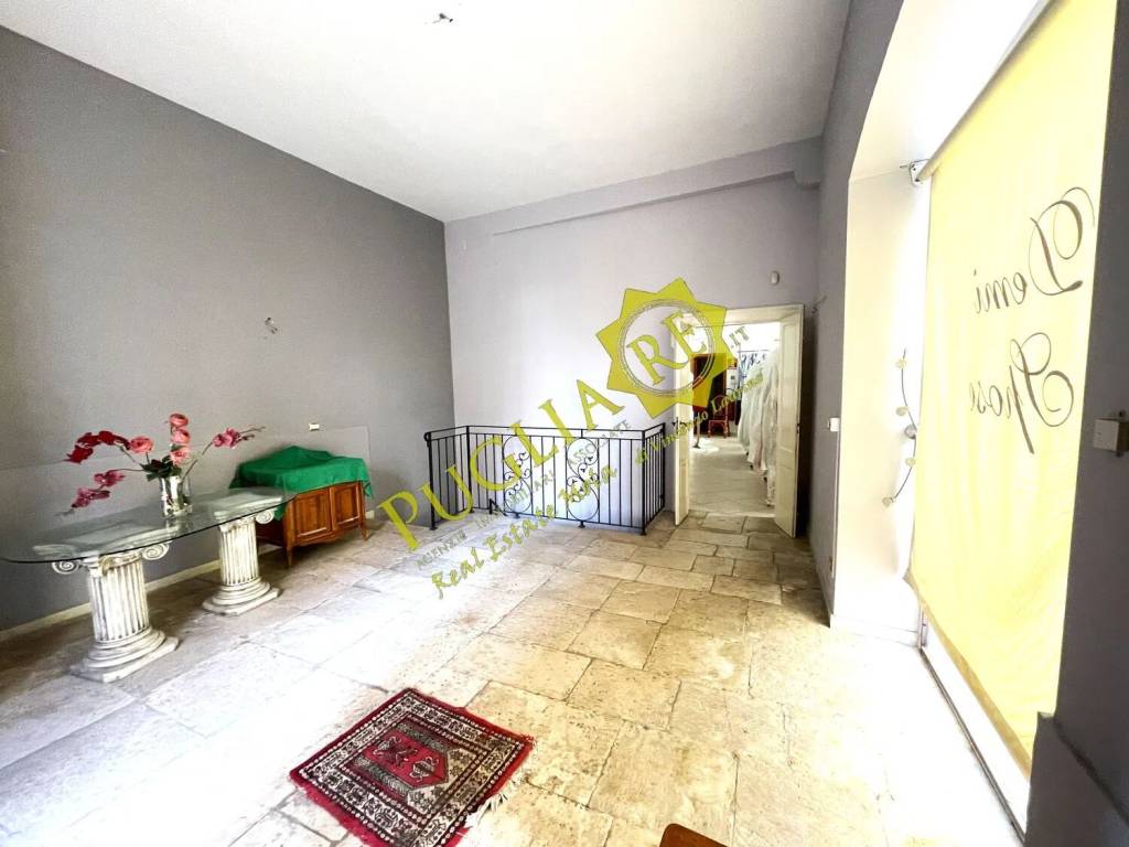 negozio in affitto a Mola di Bari