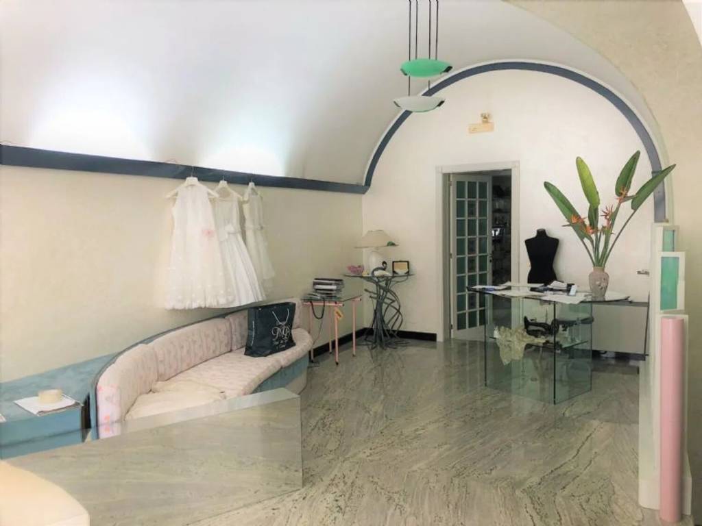 negozio in affitto a Mola di Bari