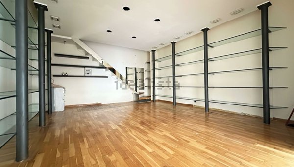 locale commerciale in affitto a Molfetta