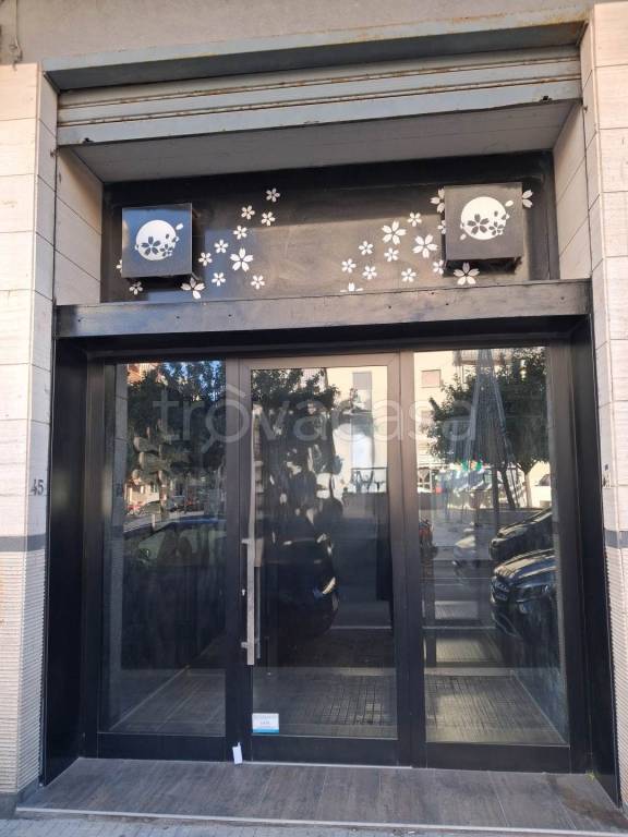 negozio in affitto a Monopoli