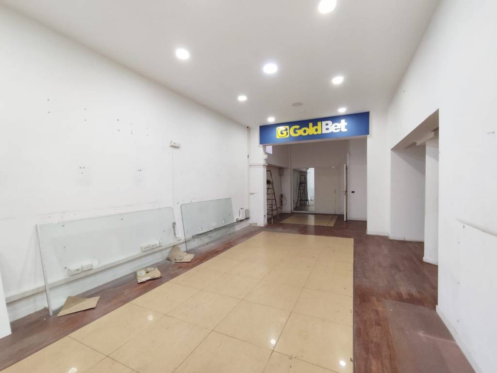 negozio in affitto a Monopoli in zona Centro Storico