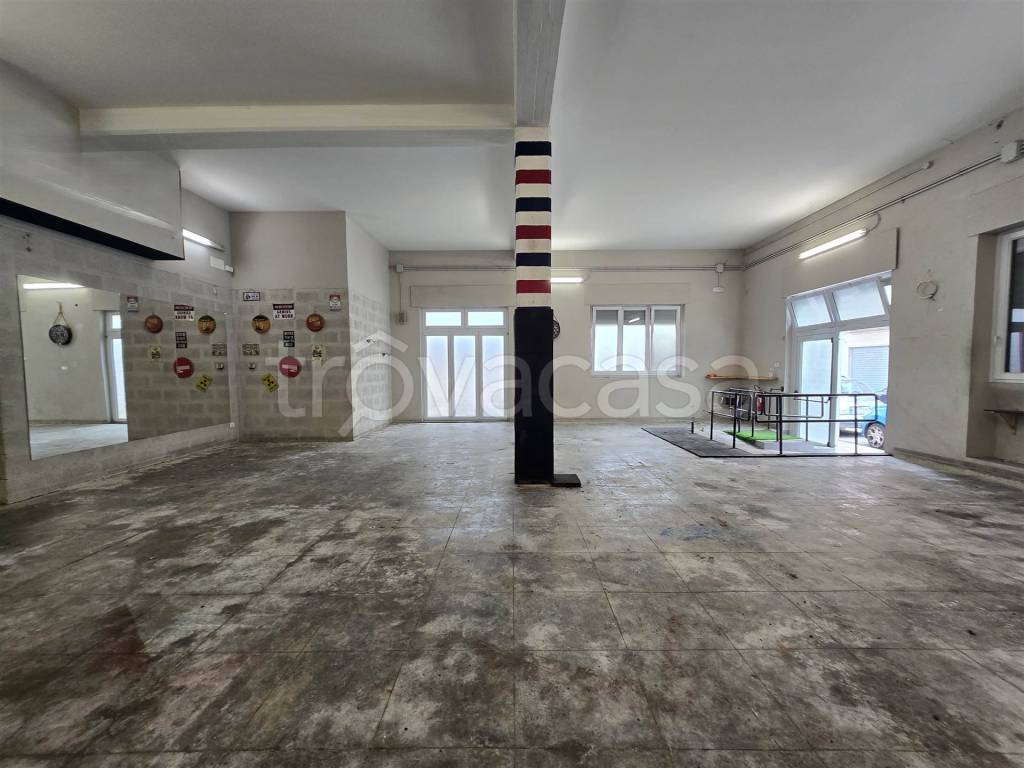 negozio in affitto a Monopoli