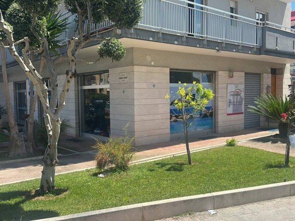 negozio in affitto a Monopoli