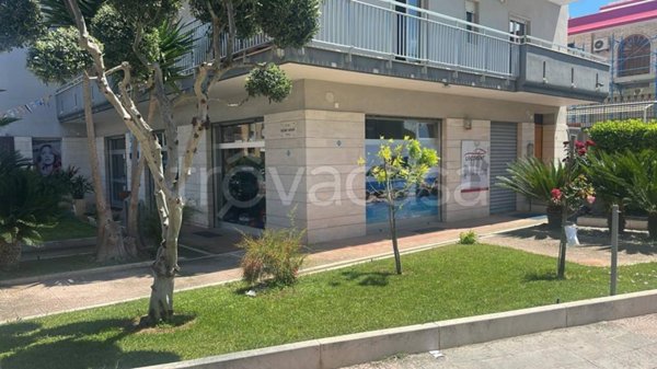 negozio in affitto a Monopoli