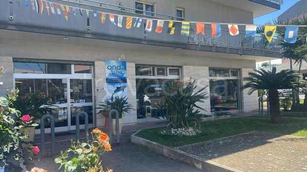 negozio in affitto a Monopoli