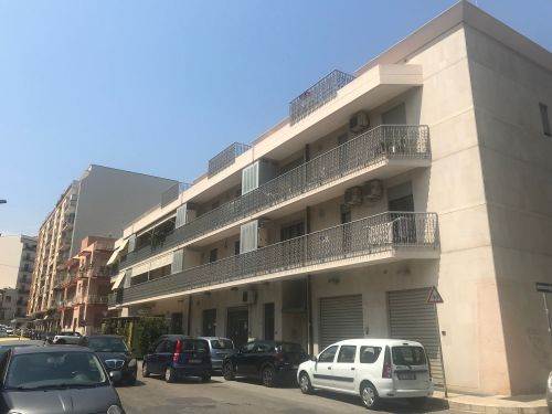 negozio in affitto a Monopoli