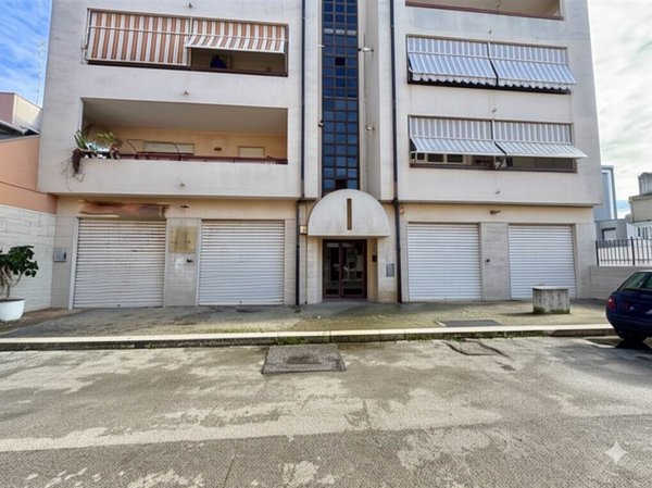 negozio in affitto a Monopoli