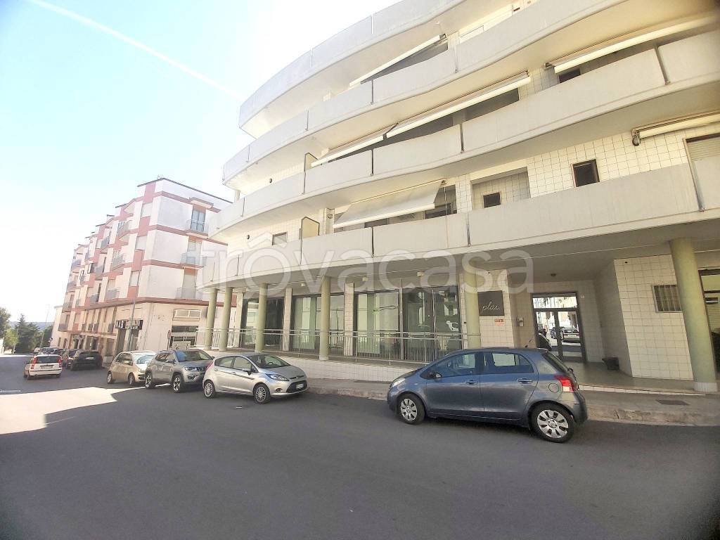 negozio in affitto a Noci