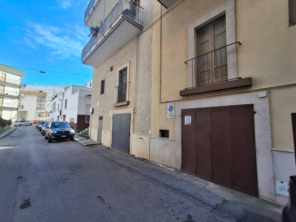 locale di sgombero in affitto a Noci