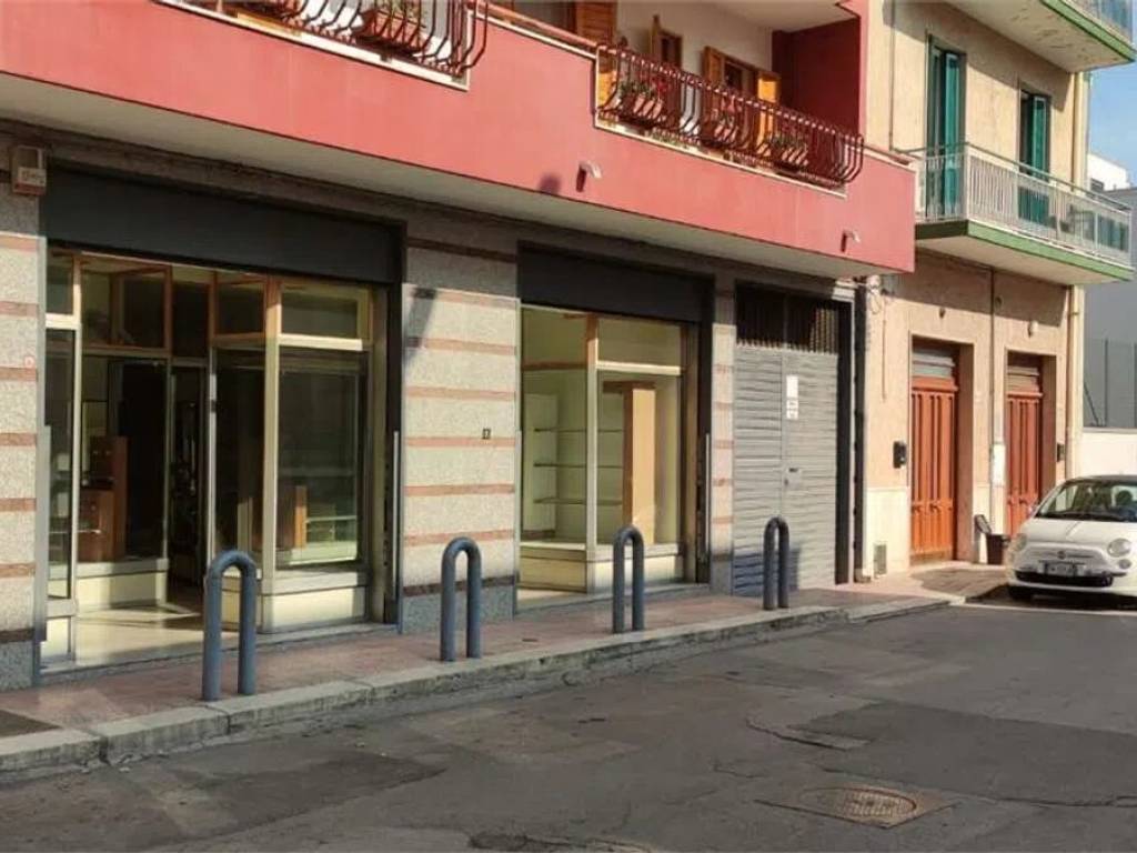 negozio in affitto a Noicattaro