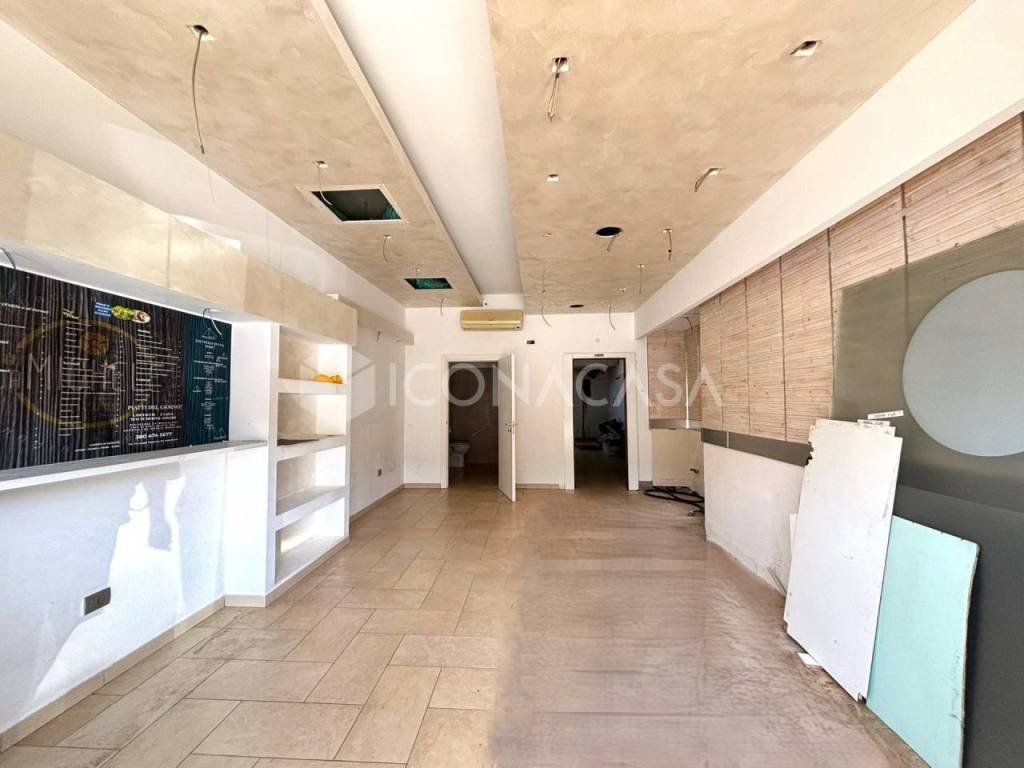 negozio in affitto a Noicattaro