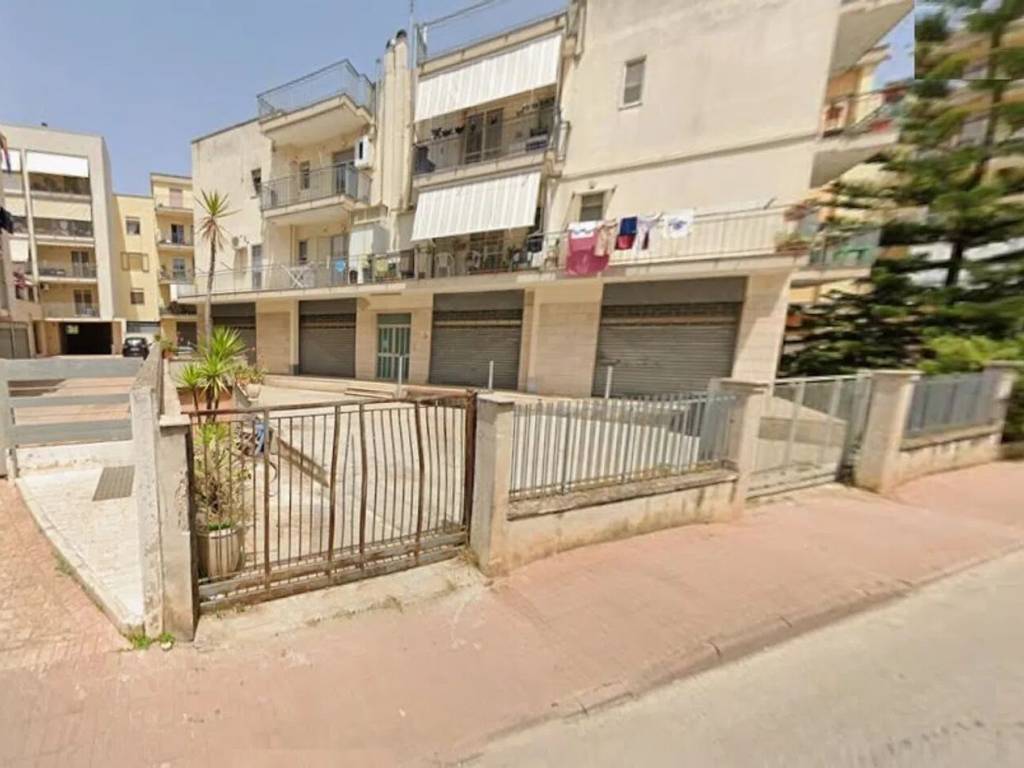 negozio in affitto a Noicattaro