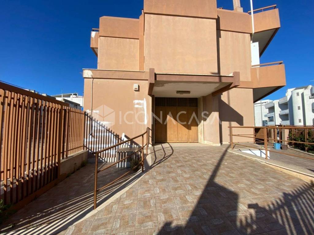 negozio in affitto a Noicattaro