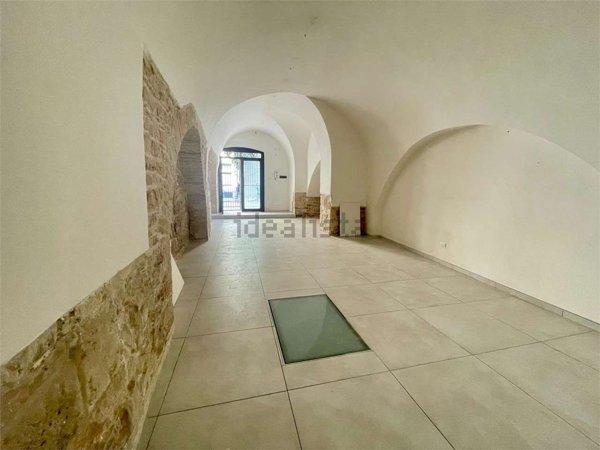 locale commerciale in affitto a Palo del Colle